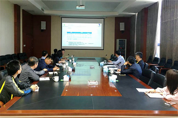 董事長李學軍在公司農(nóng)林業(yè)務板塊發(fā)展規(guī)劃會上強調(diào)：打破傳統(tǒng) 放眼未來 打造精品 堅持走差異化產(chǎn)品道路