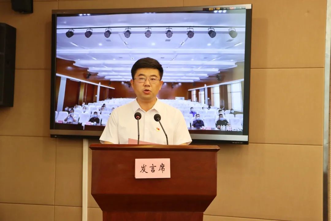 李亞光宣讀《“萬企興萬村 共走振興路”行動(dòng)倡議書》